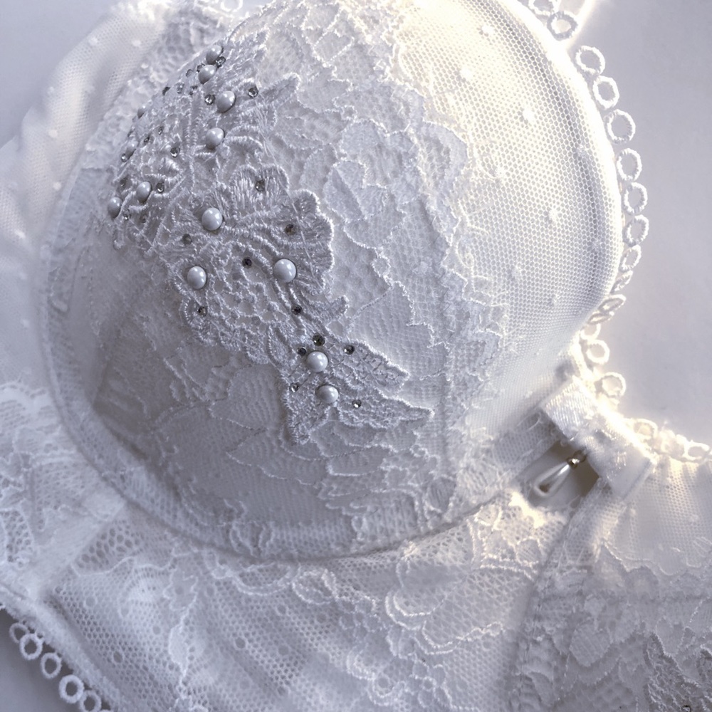 White detailed bra